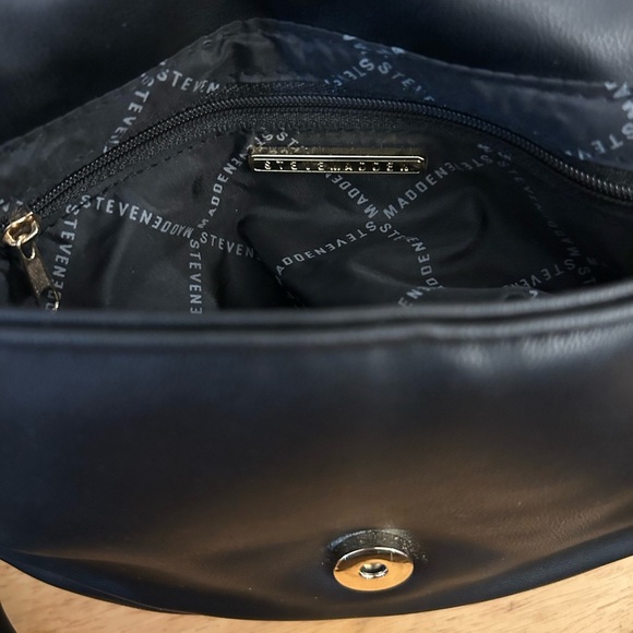 Steve Madden Black Puffer Shoulder Strap/ Crossbody Strap Bag - Picture 5 of 15